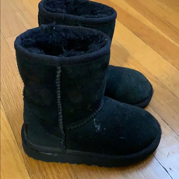 Toddler Uggs boot size 9 - Picture 4 of 6